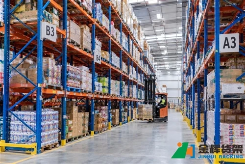 Racio Pallet ar gyfer Canolfannau Dosbarthu Manwerthu: Atebion Storio ar Gyflym-Symud Rhestr Eiddo